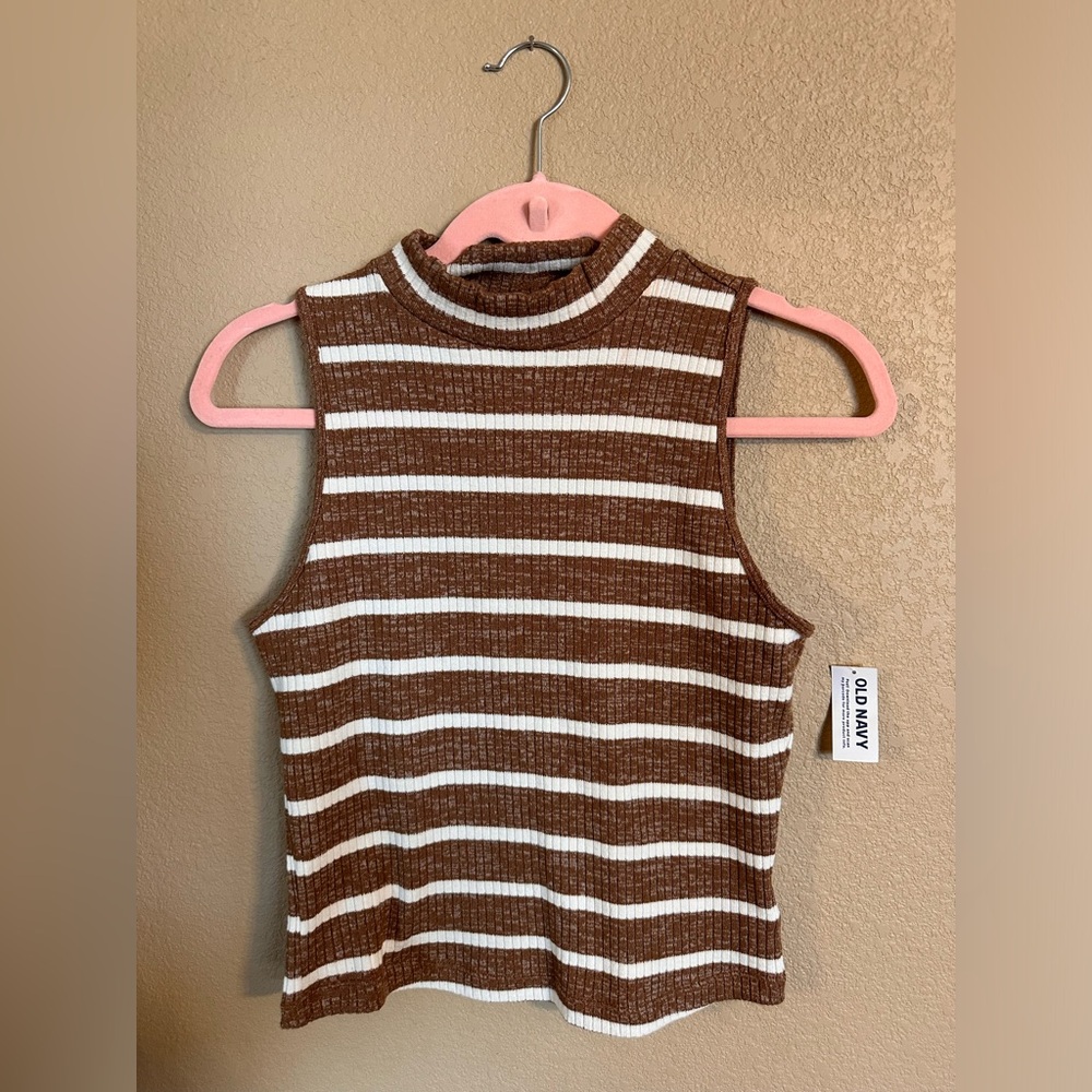 Fitted Sleeveless Mock-Neck Top for Women